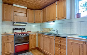 Geladeira, cooktop, cafeteira/chaleira