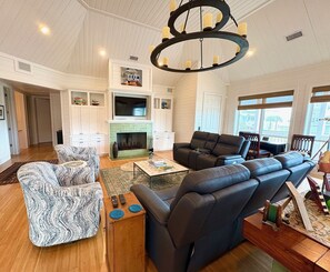 Téléviseur connecté, foyer, livres