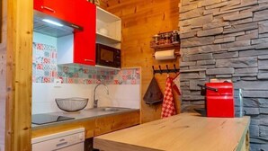 Coffee/tea maker, fridge, microwave, oven - RESIDENCE ORIONDE - L'OURSON (LES DESERTS)
