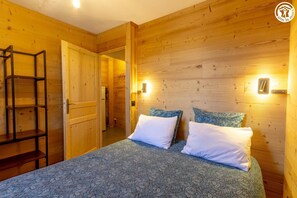 1 bedroom, iron/ironing board, travel cot, free WiFi