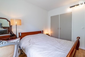 3 عدّة غرف نوم ومكواة/لوح كي وسرير سفر وواي فاي مجانًا