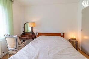 3 chambres, fer et planche à repasser, lit parapluie, Wi-Fi gratuit