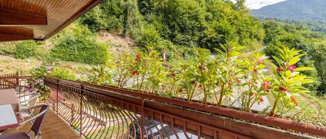 屋外ダイニングエリア