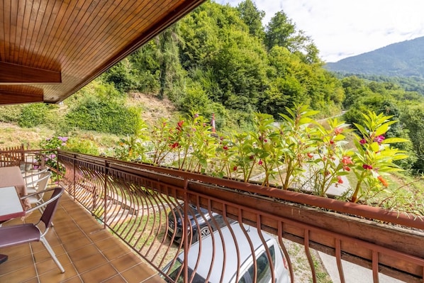 تناول الطعام بالخارج