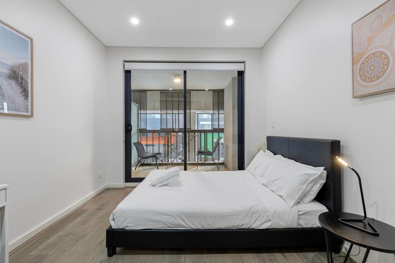 3 bedrooms, desk, WiFi, bed sheets