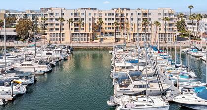 Waterfront 2BD Unit in Marina del Rey with AC, Internet, Pool and Fitness Room