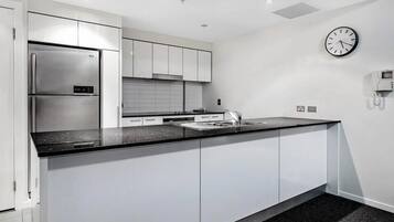 Deluxe Apartment, Balcony, City View | Private kitchen