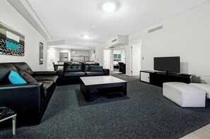Deluxe Apartment, Balcony, City View | Living area