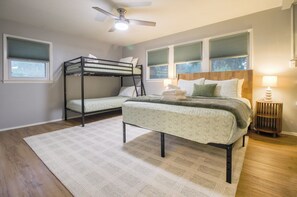 4 bedrooms, desk, iron/ironing board, free WiFi