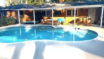 Ulkouima-allas, lämmitetty uima-allas