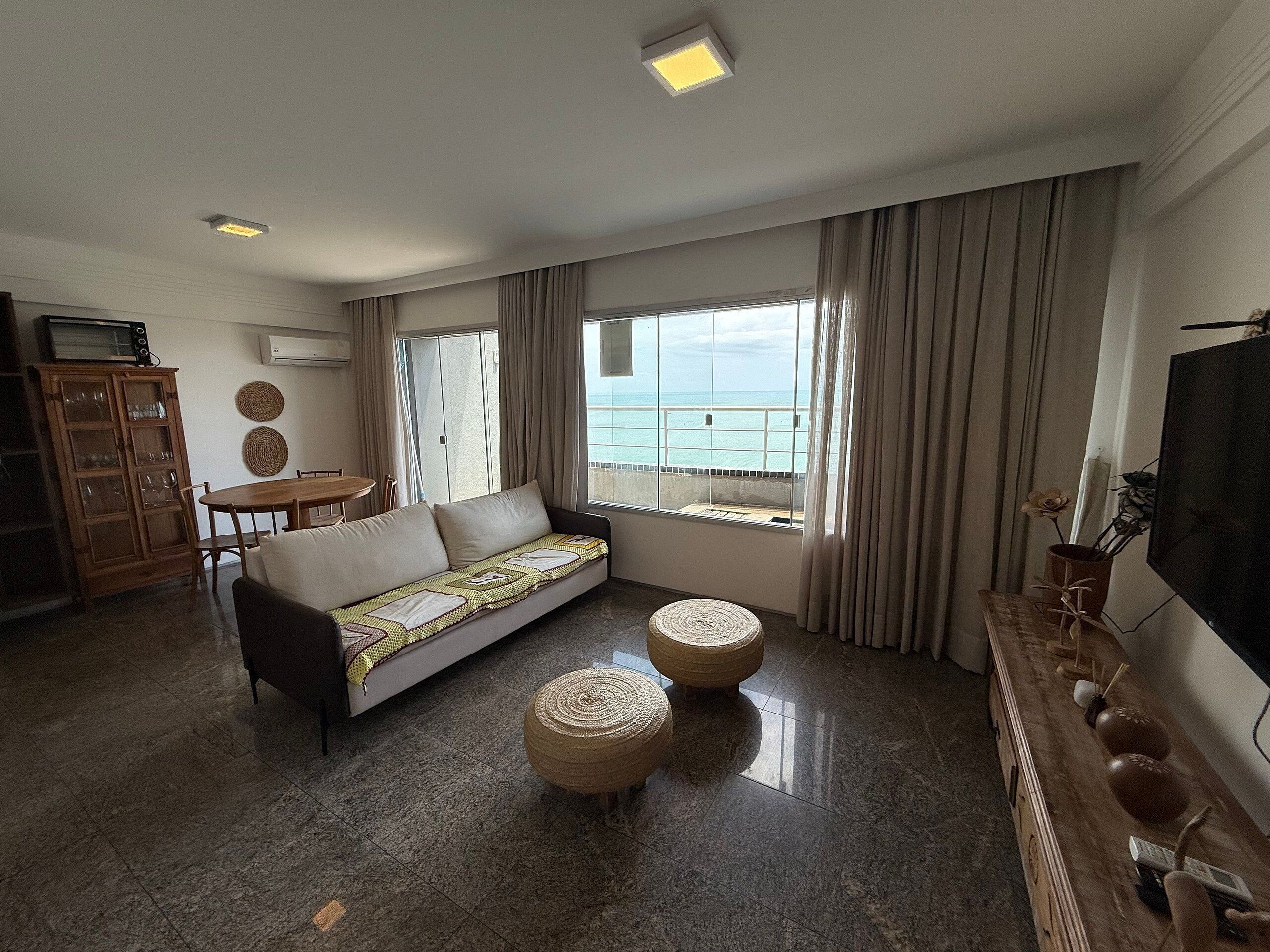 Apartemen Mewah | Area keluarga | TV