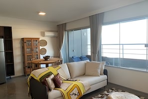 Luxury Apartment | Living area - Hosts BR - Flat Vista Mar no Meireles (Fortaleza)