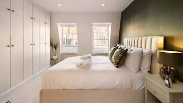 4 bedrooms, desk, iron/ironing board, travel cot