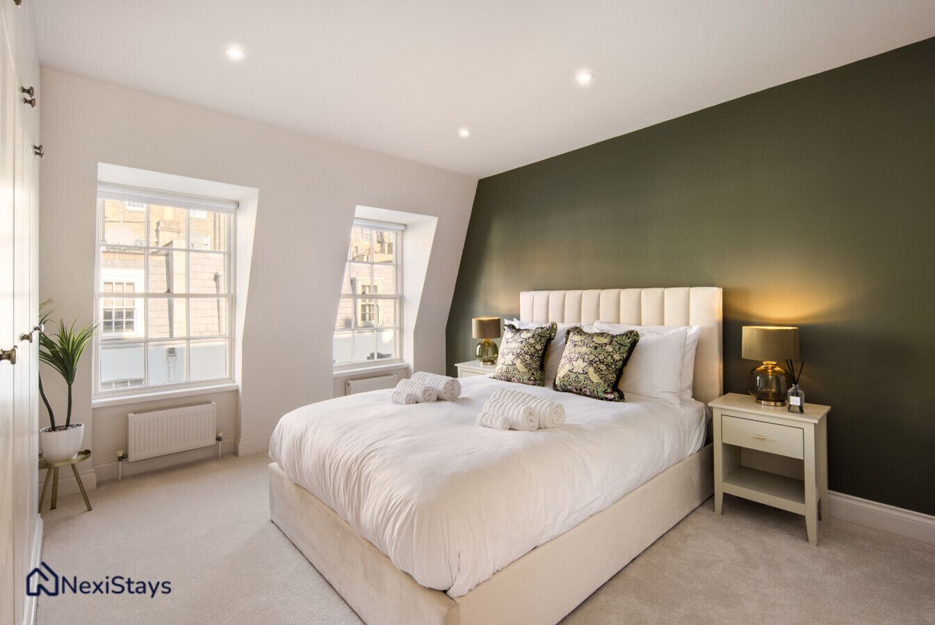 4 bedrooms, desk, iron/ironing board, travel cot