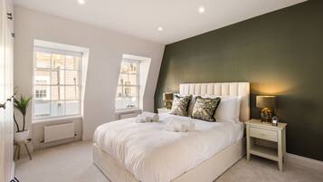 4 chambres, bureau, fer et planche Ă repasser, lit parapluie