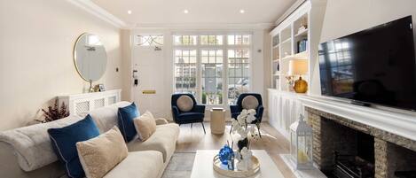 Fernseher, Kamin, Arbeitsbereiche