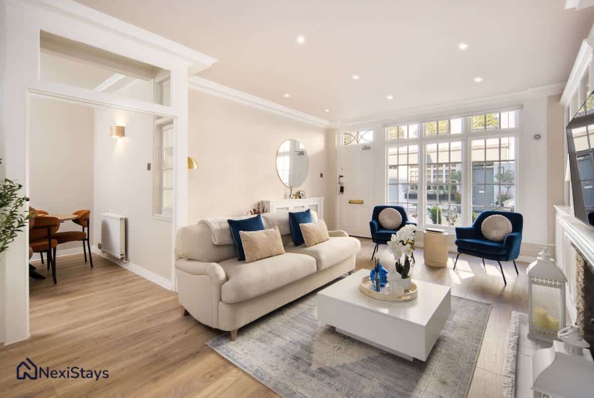 Fernseher, Kamin, Bücher