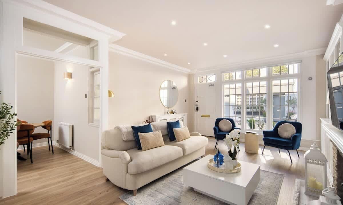 テレビ、暖炉、書斎 / ワークスペース