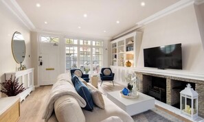 Fernseher, Kamin, Arbeitsbereiche