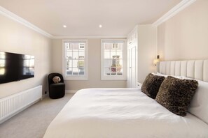 4 habitaciones, tabla de planchar con plancha, cuna de viaje y wifi 