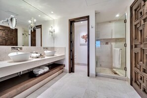 Shower, jetted bath, hair dryer, towels