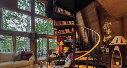 BEST outdoor amenities (2 dock slips, covered hot tub, sauna, pizza oven, more!)
