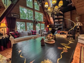 Interior - BEST outdoor amenities (2 dock slips, covered hot tub, sauna, pizza oven, more!) (Oakland)