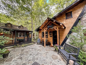 Exterior - BEST outdoor amenities (2 dock slips, covered hot tub, sauna, pizza oven, more!) (Oakland)
