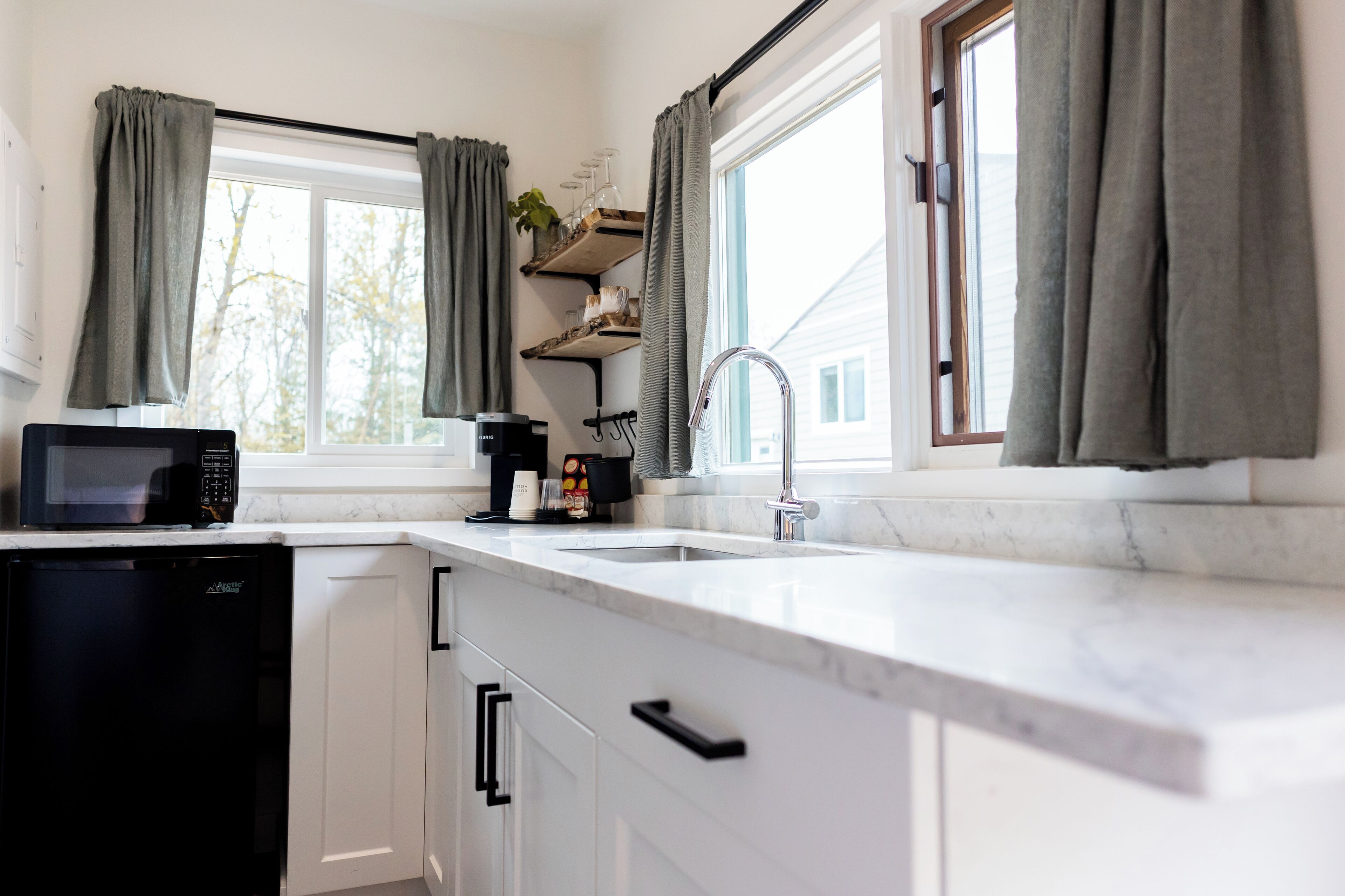 Cabane, 1 grand lit, coin cuisine | Coin cuisine privé