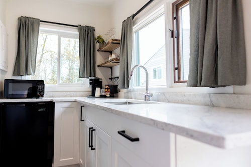 Smokey Hollow Motel & Resort