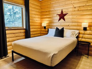 Family Suite, 2 Bedrooms, Kitchen | Hypo-allergenic bedding, laptop workspace, free WiFi, bed sheets - Smokey Hollow Motel & Resort (Onanole)