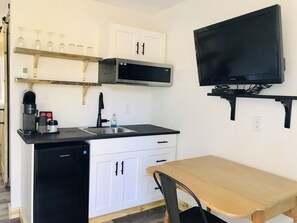 Classic Double Room, 2 Queen Beds, Kitchenette | Private kitchen | Mini-fridge, microwave