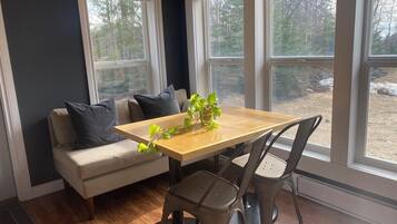 Suite, 1 cama de matrimonio grande, cocina básica, vistas al jardín | Wifi gratis