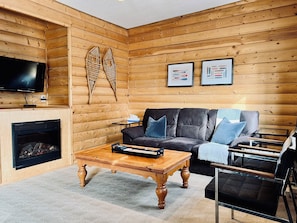 Family Suite, 2 Bedrooms, Kitchen | Living area