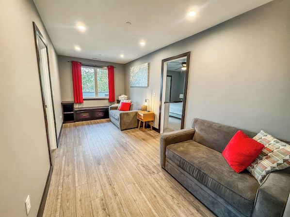 Smart TV, fireplace, ping pong