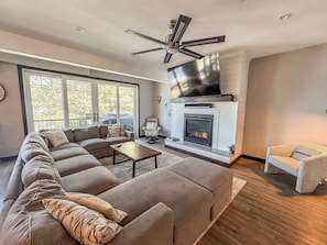 Smart TV, fireplace, ping pong