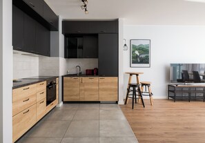 Fridge, oven, stovetop, dishwasher