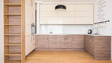 Køleskab, ovn, kogeplade, opvaskemaskine