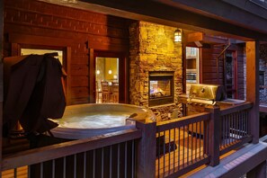 Outdoor spa tub - Ski In Out Villa 464 I Private Hot Tub I Great Views I Outdoor Fireplace I Discounted Attractions (Winter Park)