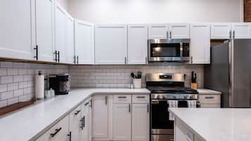 冰箱、微波炉、烤箱、炉灶