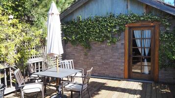 Comfort Cottage | Outdoor dining