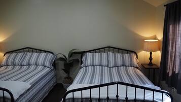 Comfort Cottage | Iron/ironing board, free WiFi