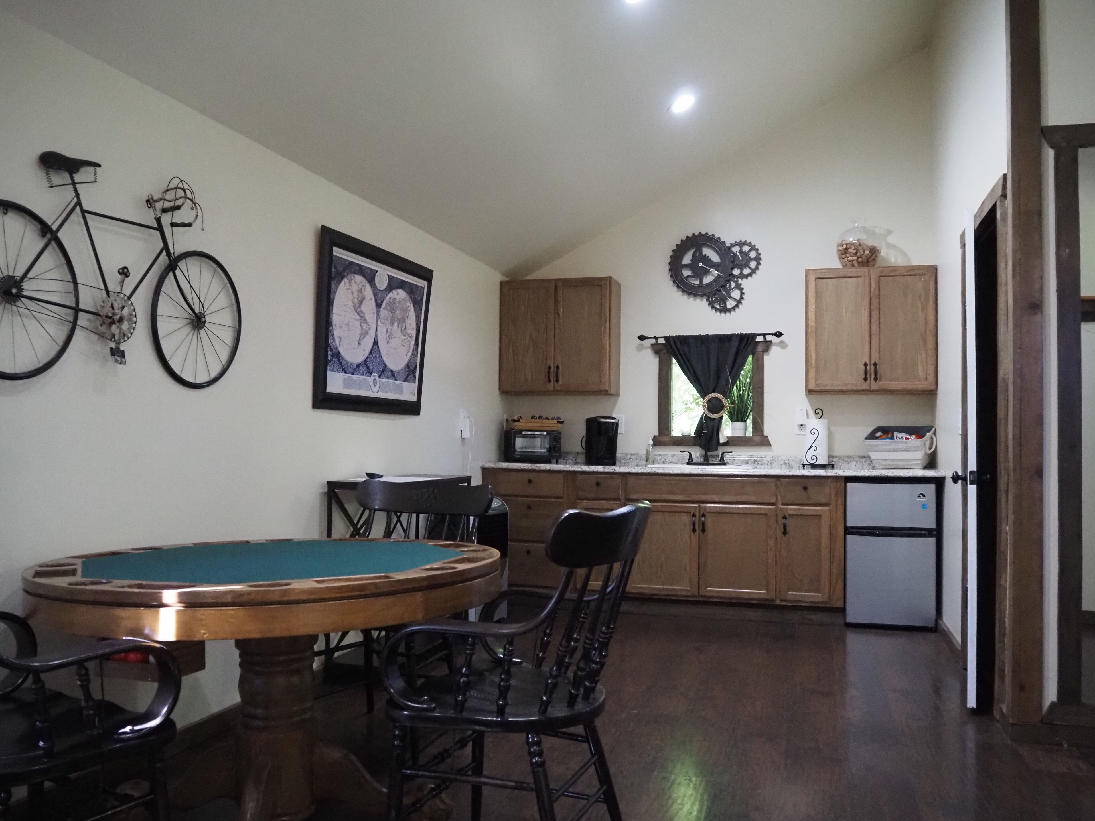 Comfort Cottage, 2 Queen Beds | Iron/ironing board, free WiFi