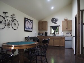 Comfort-Ferienhaus, 2 Queen-Betten | Bügeleisen/Bügelbrett, kostenloses WLAN