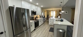 3-bedroom house 5 yr old  in nice Lima neighborhood, AC, garage, outdoor dining