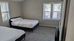 3 bedrooms, iron/ironing board, WiFi, bed sheets