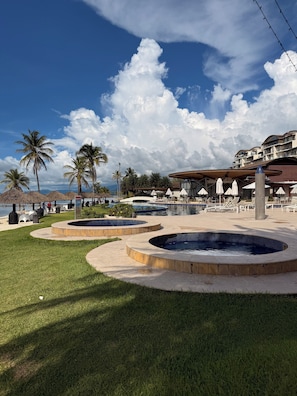 Terrace/patio - Large Oceanfront Balcony at Escondida Beach (María Chiquita)