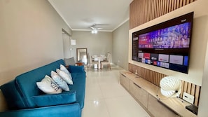 Comfort Apartment, Lanai, Beach View | Living room