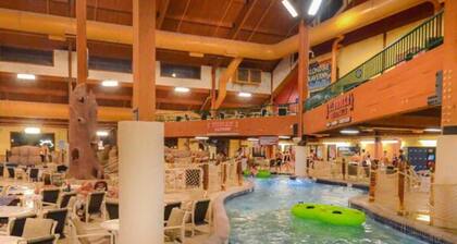 Wilderness Resort - Deluxe Two-Bedroom Sleeps 8 with 8 wristbands