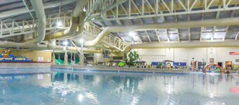 Wilderness Resort - Deluxe Two-Bedroom Sleeps 8 with 8 wristbands